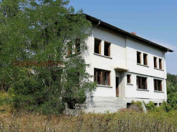 Продава бизнес имот, гр. елена, област велико търново