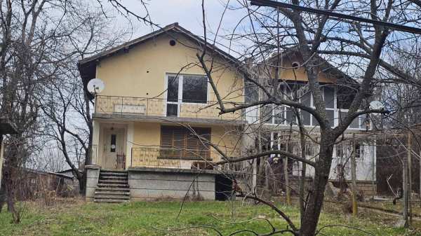 Продава вила, гр. ботевград, област софия област