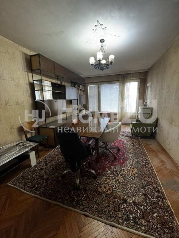 Продава 3-стаен, гр. перник, изток