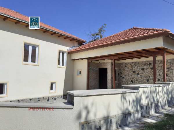Продава  къща с. Ново село, област Велико Търново
      285 кв.м