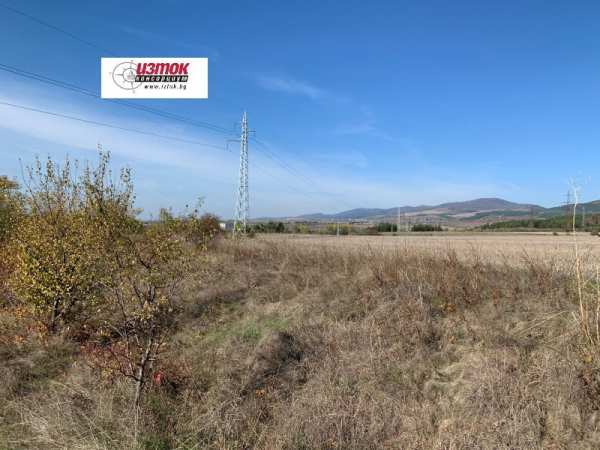 Продава  парцел с. Столник, област София
      7680 кв.м