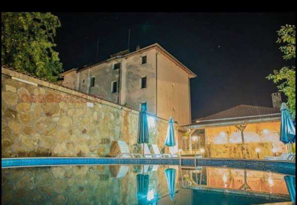 Продава  хотел гр. Априлци, област Ловеч
      654 кв.м