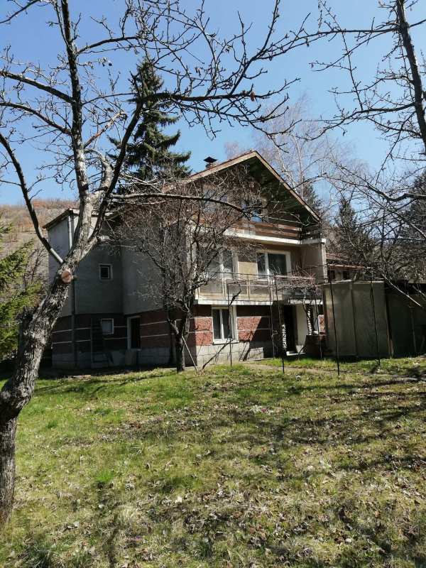 Продава вила, с. боснек, област перник