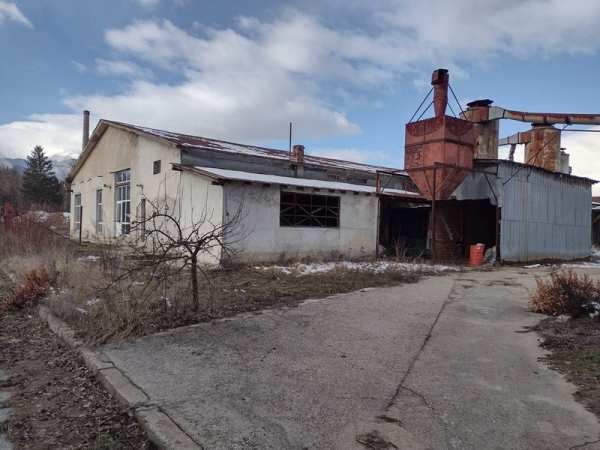 Продава пром. помещение, с. баня, област благоевград