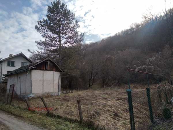 Продава  вила с. Гълъбовци, област София
      27 кв.м