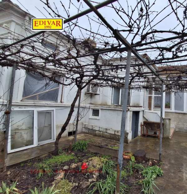 Продава къща, гр. добрич, център