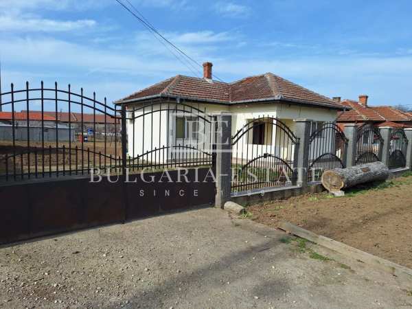 Продава къща, гр. тутракан, област силистра