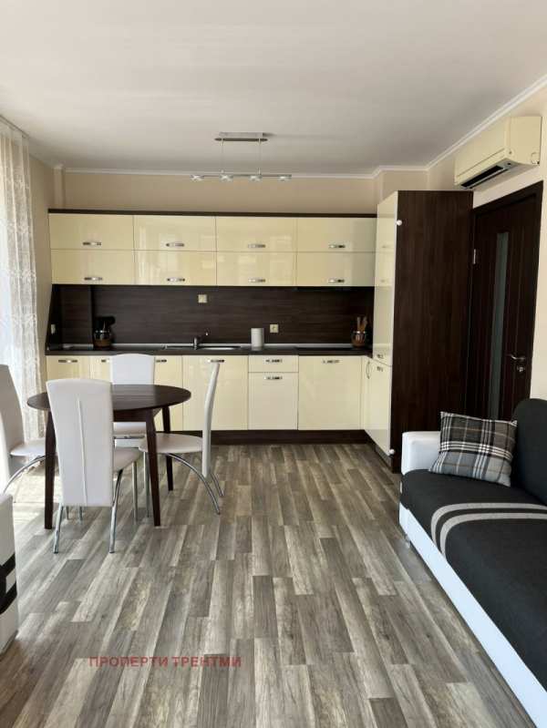 Продава  3-стаен с. Шкорпиловци, област Варна
      90 кв.м