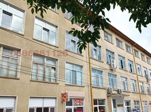 Продава бизнес имот, гр. лом, област монтана