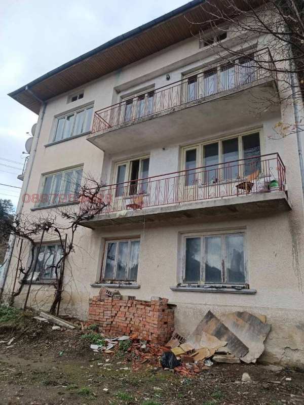 Продава  къща с. Момчиловци, област Смолян
      300 кв.м
