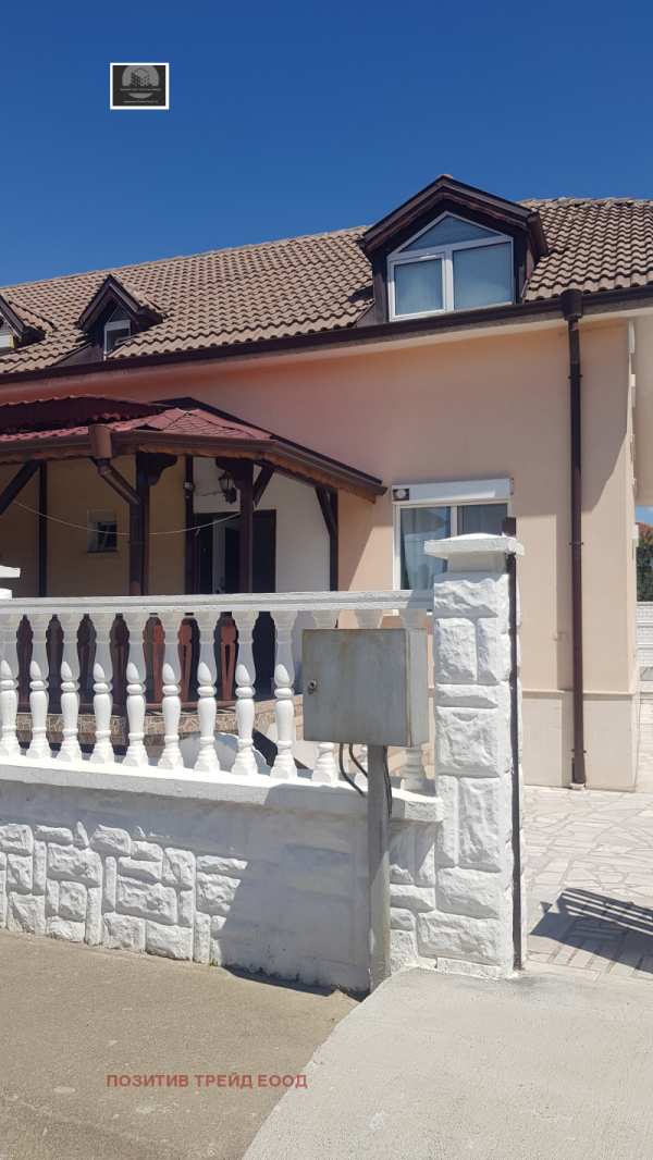 Продава  къща с. Ресилово, област Кюстендил
      150 кв.м