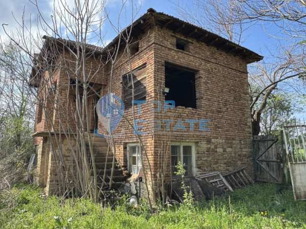 Продава  къща с. Патреш, област Велико Търново
      80 кв.м