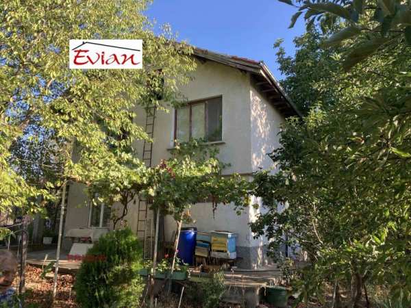 Продава  къща с. Червена вода, област Русе
      122 кв.м
