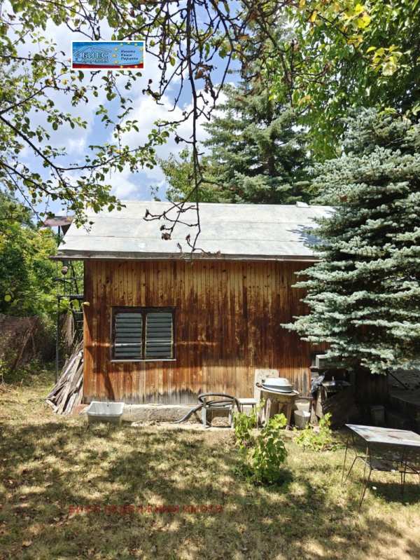 Продава  къща с. Николаево, област Перник
      50 кв.м
