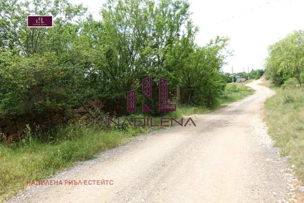 Продава парцел, с. осоица, област софия област