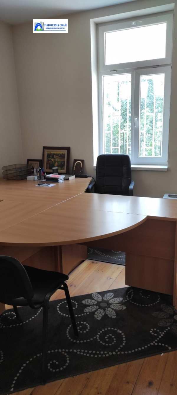 Продава  офис град Плевен, Идеален център
      194 кв.м