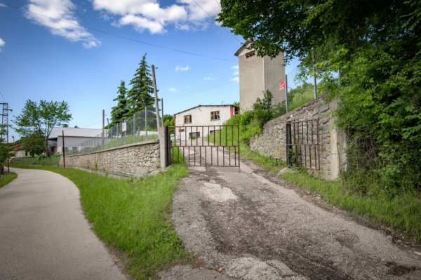 Продава бизнес имот, гр. априлци, област ловеч