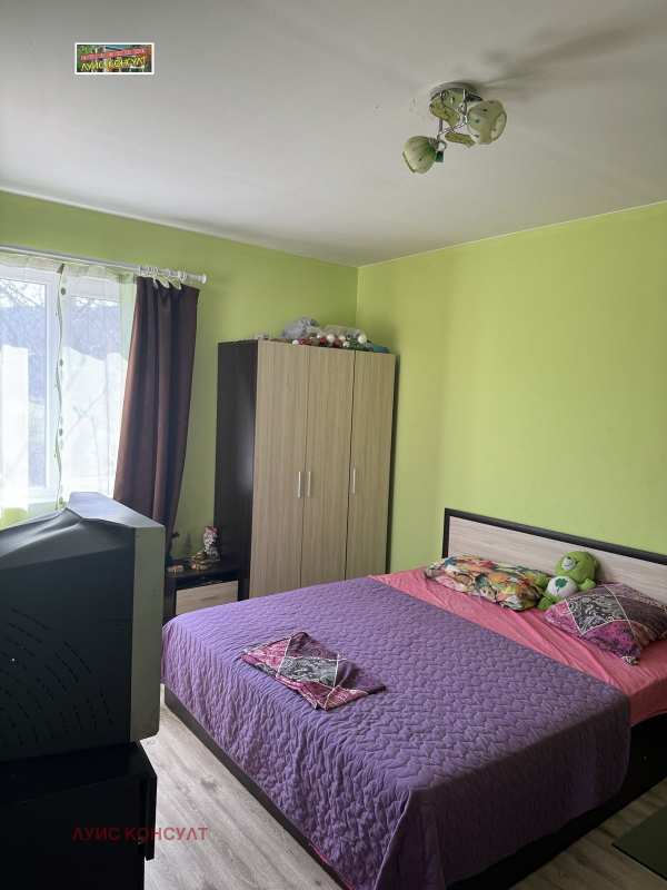 Продава къща, гр. бойчиновци, област монтана