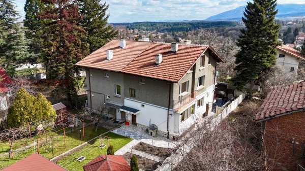 Продава етаж от къща, гр. софия, гр. банкя