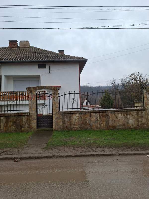 Продава къща, с. буковлък, област плевен