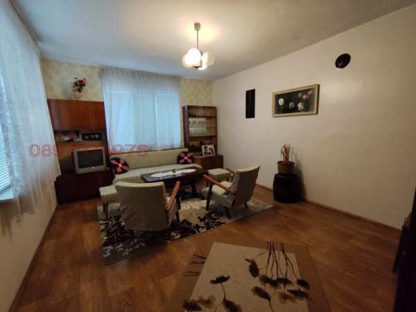 Продава етаж от къща, гр. ямбол, център