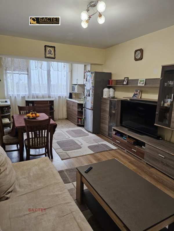 Продава  3-стаен гр. Божурище, област София
      66 кв.м