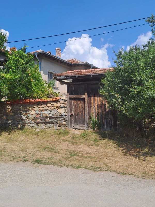 Продава къща, с. долно камарци, област софия област