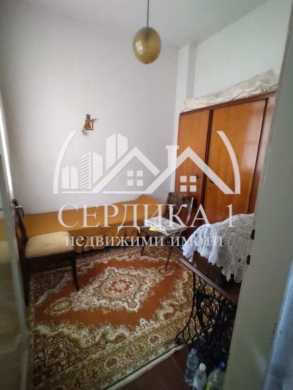 Продава етаж от къща, гр. дупница, област кюстендил