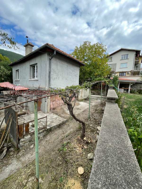 Продава къща, гр. своге, област софия област