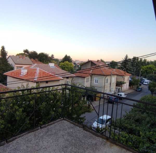 Продава  многостаен град Кюстендил, Бузлуджа
      100 кв.м