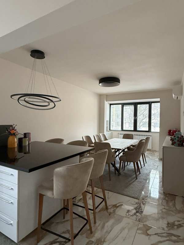 Продава 4-стаен, гр. плевен, идеален център