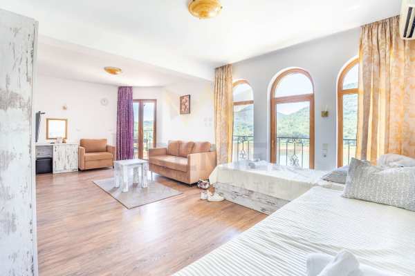 Продава хотел, с. аспарухово, област варна