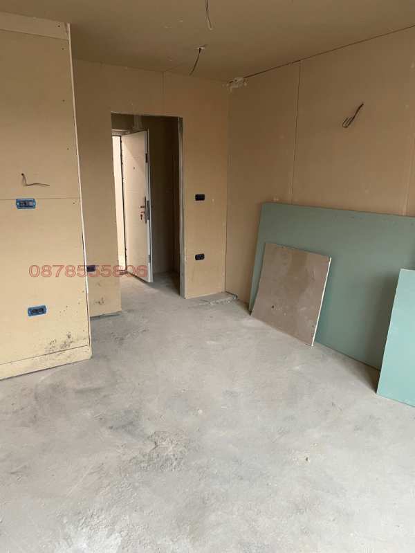 Продава  1-стаен град Перник, Мошино
      25 кв.м