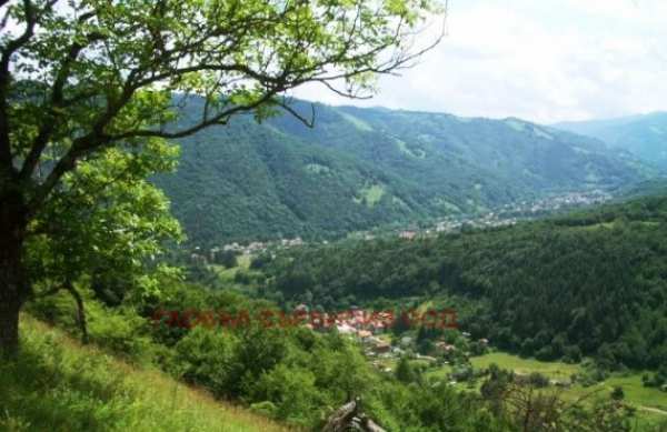 Продава  хотел с. Рибарица, област Ловеч
      780 кв.м