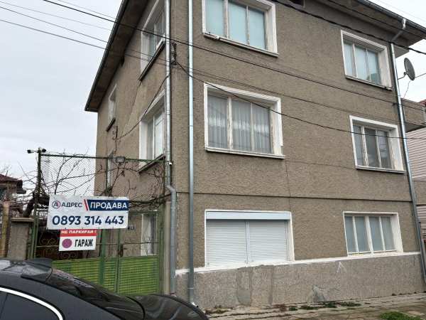 Продава етаж от къща, гр. нови пазар, област шумен