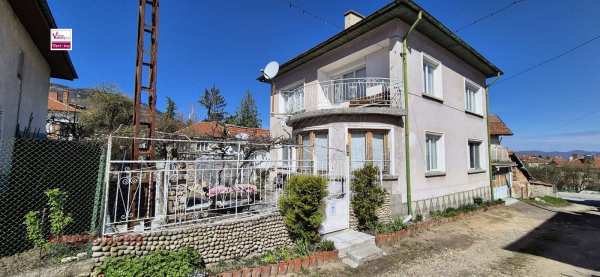 Продава къща, с. костенец, област софия област