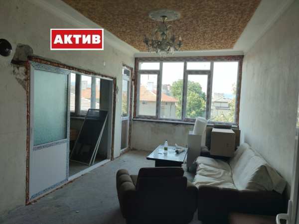 Продава 4-стаен, гр. търговище, център