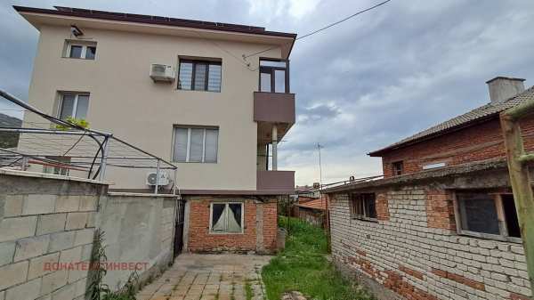 Продава етаж от къща, гр. сопот, област пловдив
