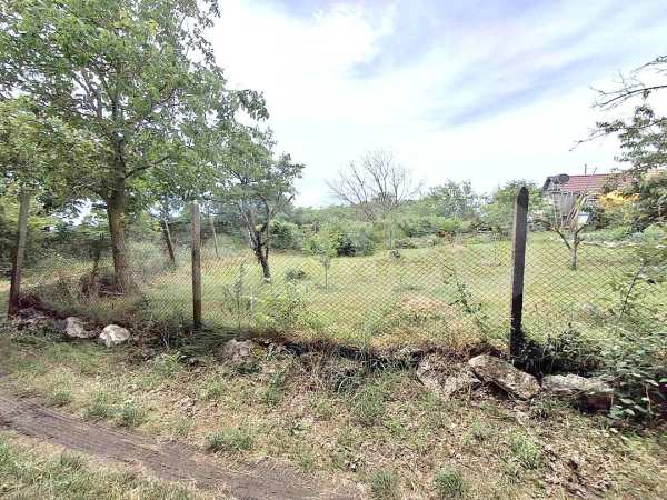 Продава парцел, гр. варна, м-т добрева чешма