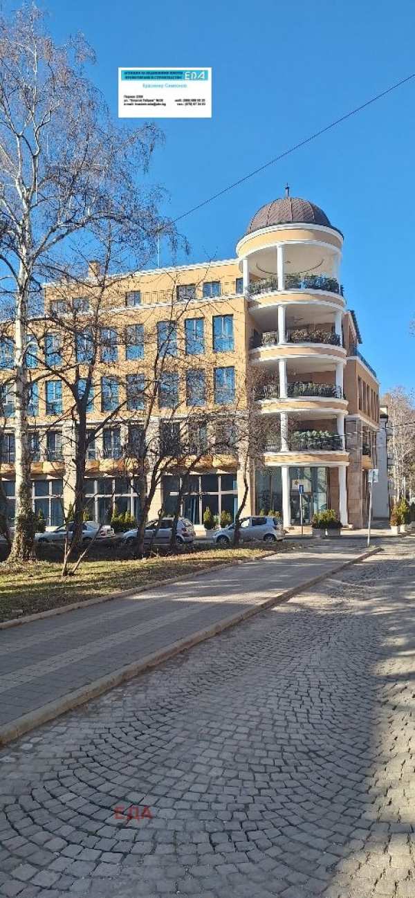 Продава  многостаен град Перник, Център
      225 кв.м