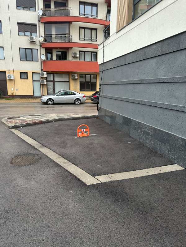 Дава под наем гараж, паркомясто, гр. перник, ладовица