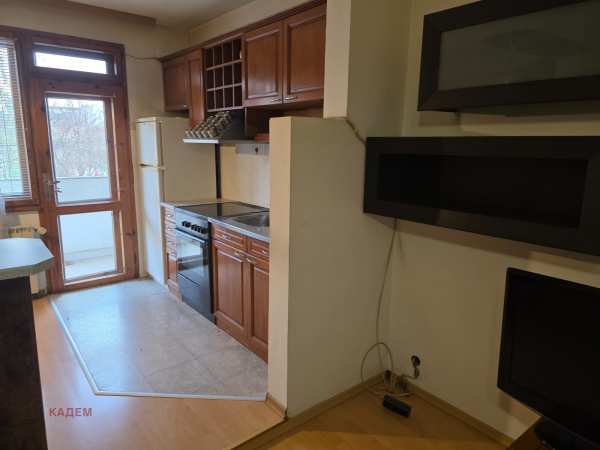 Дава под наем 3-стаен, гр. кюстендил, център