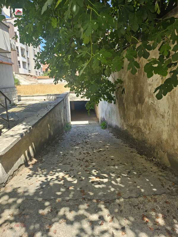 Дава под наем гараж, паркомясто, гр. пазарджик, идеален център