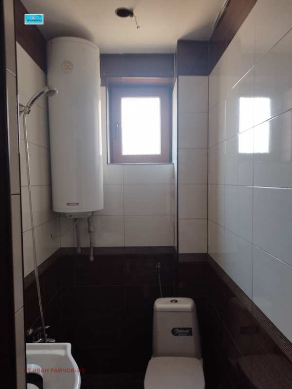 Дава под наем етаж от къща, гр. дупница, област кюстендил