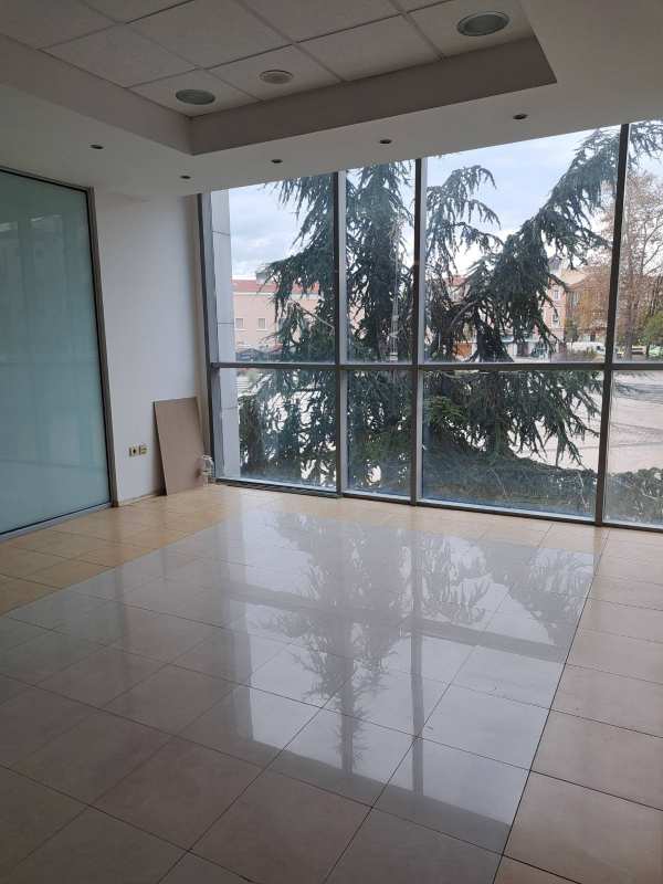 Дава под наем магазин, гр. бургас, център