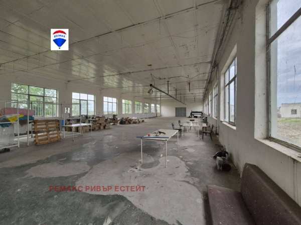 Дава под наем  пром. помещение с. Смирненски, област Русе
      492 кв.м