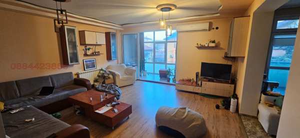 Дава под наем 3-стаен, гр. монтана, идеален център