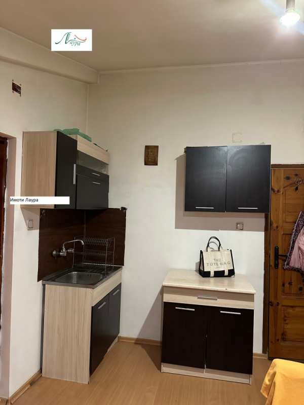 Дава под наем 1-стаен, гр. шумен, център