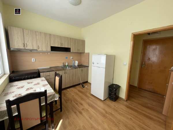 Дава под наем етаж от къща, гр. благоевград, идеален център