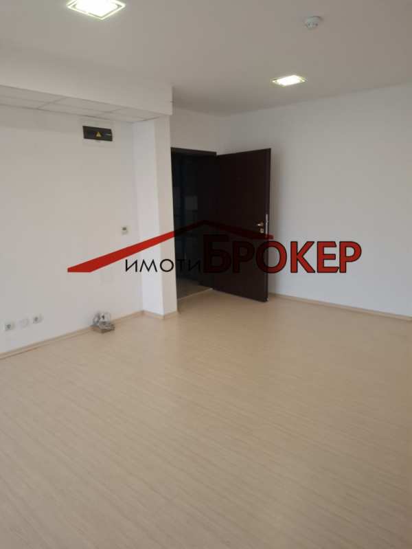 Дава под наем  офис град Сливен, Център
      63 кв.м